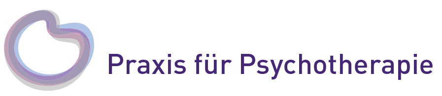 Logo mit einer stilisierten, mehrfarbigen Kontur in Form eines abstrahierten Herzens links und dem Text &bdquo;Praxis f&uuml;r Psychotherapie&ldquo; in lila Schrift rechts daneben. Hintergrund ist wei&szlig;.